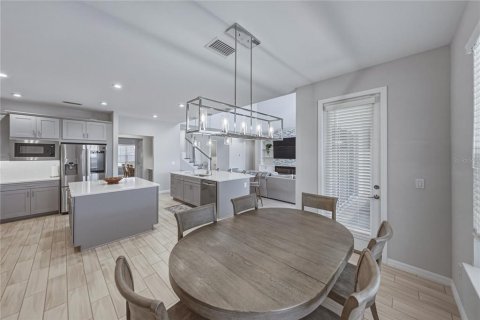 Casa en venta en Wesley Chapel, Florida, 6 dormitorios, 388.42 m2 № 2201500 - foto 24