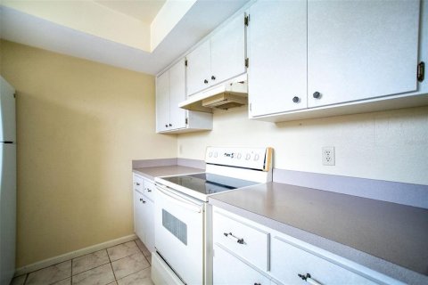 Купить кондоминиум в Сент-Питерсберг, Флорида 4 комнаты, 82.68м2, № 1838124 - фото 3