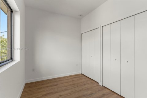 Townhouse in Florida City, Florida 4 bedrooms № 2067884 - photo 14
