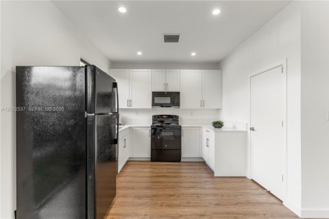 Townhouse in Florida City, Florida 4 bedrooms № 2067884 - photo 8