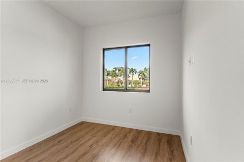Townhouse in Florida City, Florida 4 bedrooms № 2067884 - photo 15