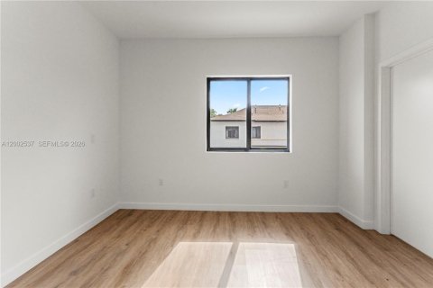 Townhouse in Florida City, Florida 4 bedrooms № 2067884 - photo 20