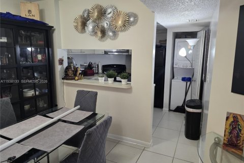 Condo in Miami, Florida, 2 bedrooms  № 2001587 - photo 7