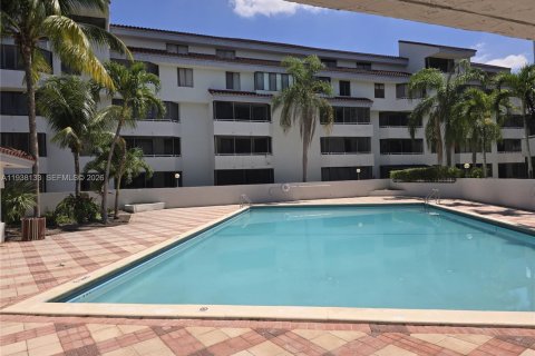 Condo in Miami, Florida, 2 bedrooms  № 2001587 - photo 2