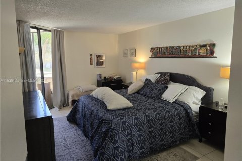 Condo in Miami, Florida, 2 bedrooms  № 2001587 - photo 6