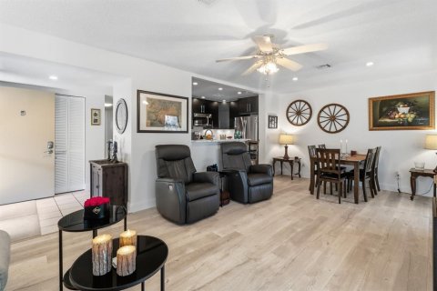 Condo in Deltona, Florida, 2 bedrooms № 2148622 - photo 11
