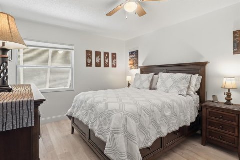Condo in Deltona, Florida, 2 bedrooms № 2148622 - photo 15