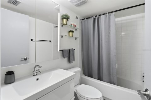 Condo in Deltona, Florida, 2 bedrooms № 2148622 - photo 18