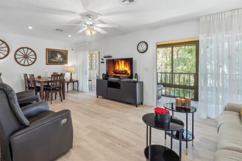 Condo in Deltona, Florida, 2 bedrooms № 2148622 - photo 9