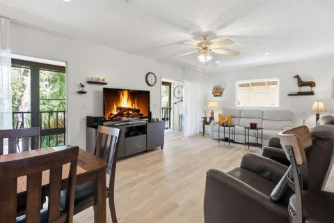 Condo in Deltona, Florida, 2 bedrooms № 2148622 - photo 10