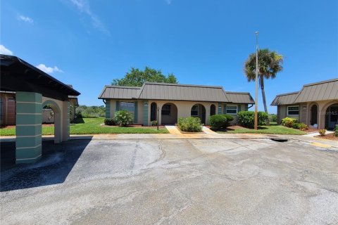 House in New Port Richey, Florida 2 bedrooms, 100.33 sq.m. № 2107213