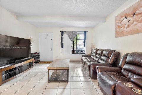 Condo in Pompano Beach, Florida, 2 bedrooms  № 1794628 - photo 4