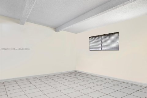 Condo in Pompano Beach, Florida, 2 bedrooms  № 1794628 - photo 20