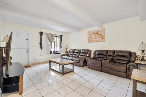 Condo in Pompano Beach, Florida, 2 bedrooms  № 1794628 - photo 3