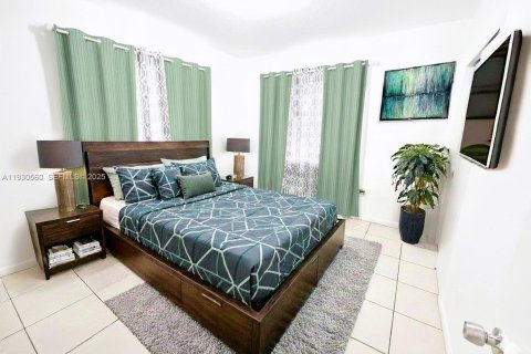 House in Miami, Florida 3 bedrooms, 111.48 sq.m. № 1989627 - photo 6