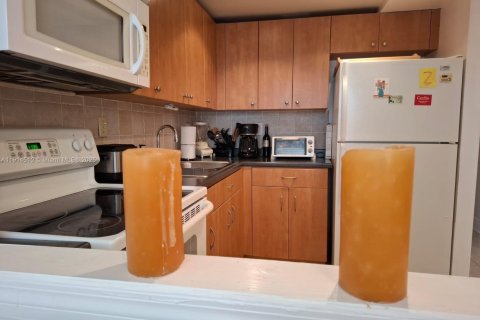 Condominio en venta en Sunrise, Florida, 1 dormitorio № 2017045 - foto 3