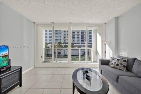 Copropriété à vendre à Hollywood, Floride: 1 chambre, 73.39 m2 № 2001195 - photo 4