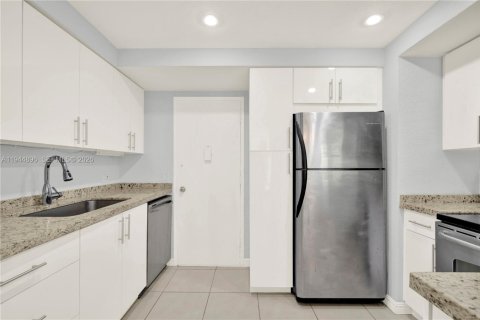 Copropriété à vendre à Hollywood, Floride: 1 chambre, 73.39 m2 № 2001195 - photo 18