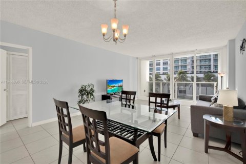 Copropriété à vendre à Hollywood, Floride: 1 chambre, 73.39 m2 № 2001195 - photo 2