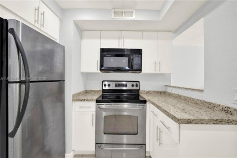 Copropriété à vendre à Hollywood, Floride: 1 chambre, 73.39 m2 № 2001195 - photo 19