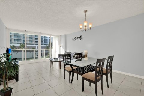 Copropriété à vendre à Hollywood, Floride: 1 chambre, 73.39 m2 № 2001195 - photo 3