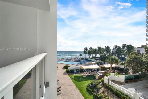 Copropriété à vendre à Hollywood, Floride: 1 chambre, 73.39 m2 № 2001195 - photo 5