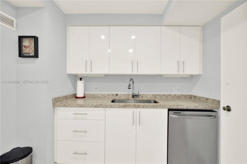 Copropriété à vendre à Hollywood, Floride: 1 chambre, 73.39 m2 № 2001195 - photo 20