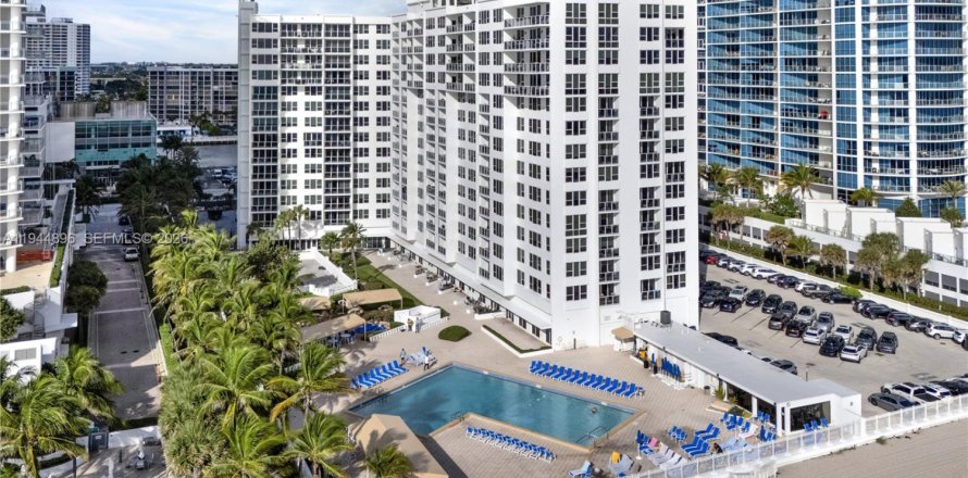 Condo à Hollywood, Floride, 1 chambre  № 2001195