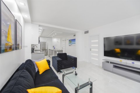 Купить кондоминиум в Халландейл-Бич, Флорида 1 спальня, 80.82м2, № 2055842 - фото 9