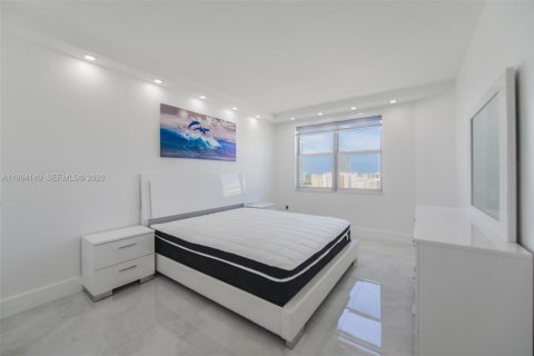 Купить кондоминиум в Халландейл-Бич, Флорида 1 спальня, 80.82м2, № 2055842 - фото 17