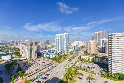 Купить кондоминиум в Халландейл-Бич, Флорида 1 спальня, 80.82м2, № 2055842 - фото 2