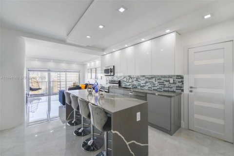 Купить кондоминиум в Халландейл-Бич, Флорида 1 спальня, 80.82м2, № 2055842 - фото 6