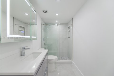 Купить кондоминиум в Халландейл-Бич, Флорида 1 спальня, 80.82м2, № 2055842 - фото 22