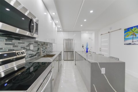 Купить кондоминиум в Халландейл-Бич, Флорида 1 спальня, 80.82м2, № 2055842 - фото 25