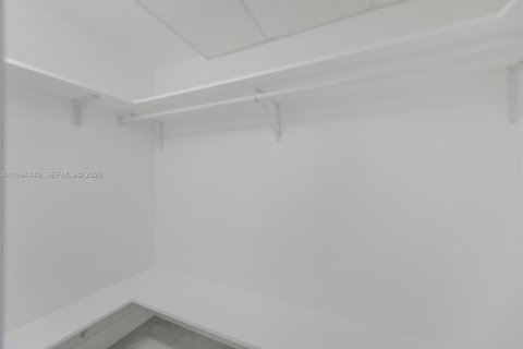 Купить кондоминиум в Халландейл-Бич, Флорида 1 спальня, 80.82м2, № 2055842 - фото 23