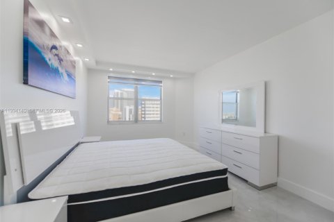 Купить кондоминиум в Халландейл-Бич, Флорида 1 спальня, 80.82м2, № 2055842 - фото 18