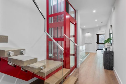 Townhouse in Fort Lauderdale, Florida 3 bedrooms, 312.99 sq.m. № 2399985 - photo 29