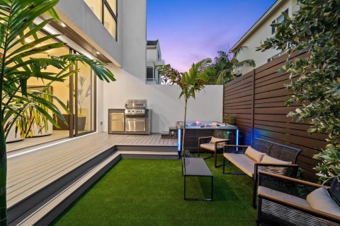 Townhouse in Fort Lauderdale, Florida 3 bedrooms, 312.99 sq.m. № 2399985 - photo 6
