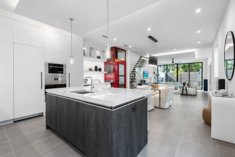 Townhouse in Fort Lauderdale, Florida 3 bedrooms, 312.99 sq.m. № 2399985 - photo 17