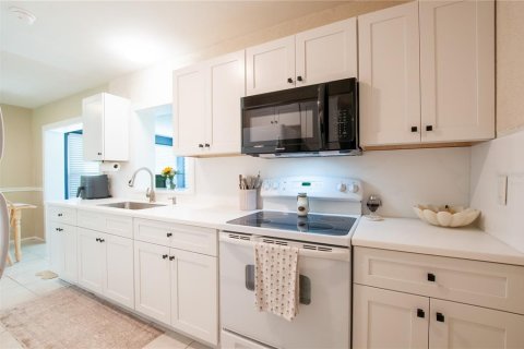 House in Port Charlotte, Florida 2 bedrooms, 100.33 sq.m. № 2239251 - photo 17