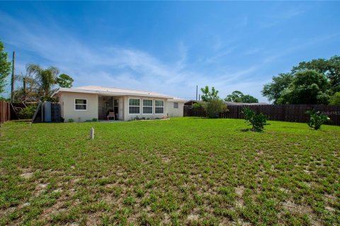 House in Port Charlotte, Florida 2 bedrooms, 100.33 sq.m. № 2239251 - photo 21