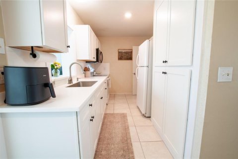 House in Port Charlotte, Florida 2 bedrooms, 100.33 sq.m. № 2239251 - photo 15