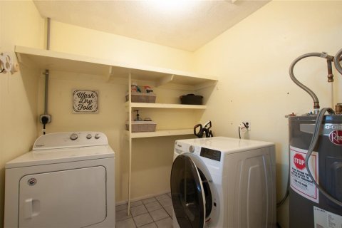 House in Port Charlotte, Florida 2 bedrooms, 100.33 sq.m. № 2239251 - photo 18