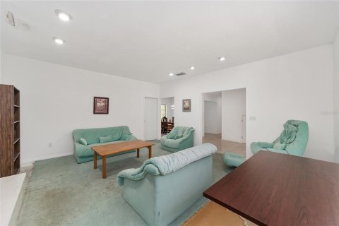 House in Gainesville, Florida 4 bedrooms, 266.91 sq.m. № 1374669 - photo 5