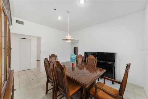 House in Gainesville, Florida 4 bedrooms, 266.91 sq.m. № 1374669 - photo 7