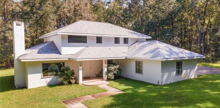 House in Gainesville, Florida 4 bedrooms, 266.91 sq.m. № 1374669