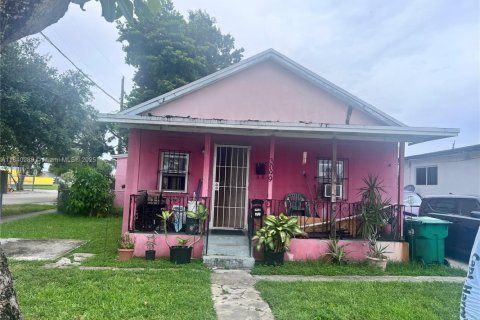 House in Miami, Florida 3 bedrooms, 73.76 sq.m. № 1828896 - photo 1