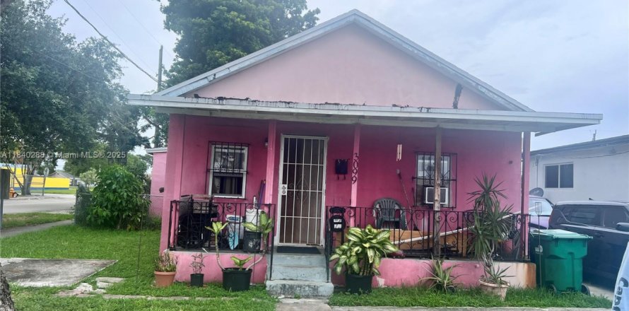 House in Miami, Florida 3 bedrooms, 73.76 sq.m. № 1828896