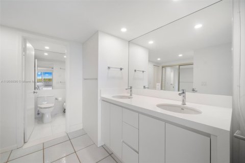 Copropriété à louer à Key Biscayne, Floride: 2 chambres, 117.06 m2 № 1968639 - photo 15