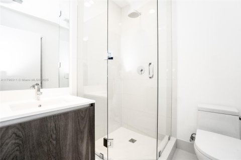 Condo in Miami, Florida, 2 bedrooms  № 1708053 - photo 9